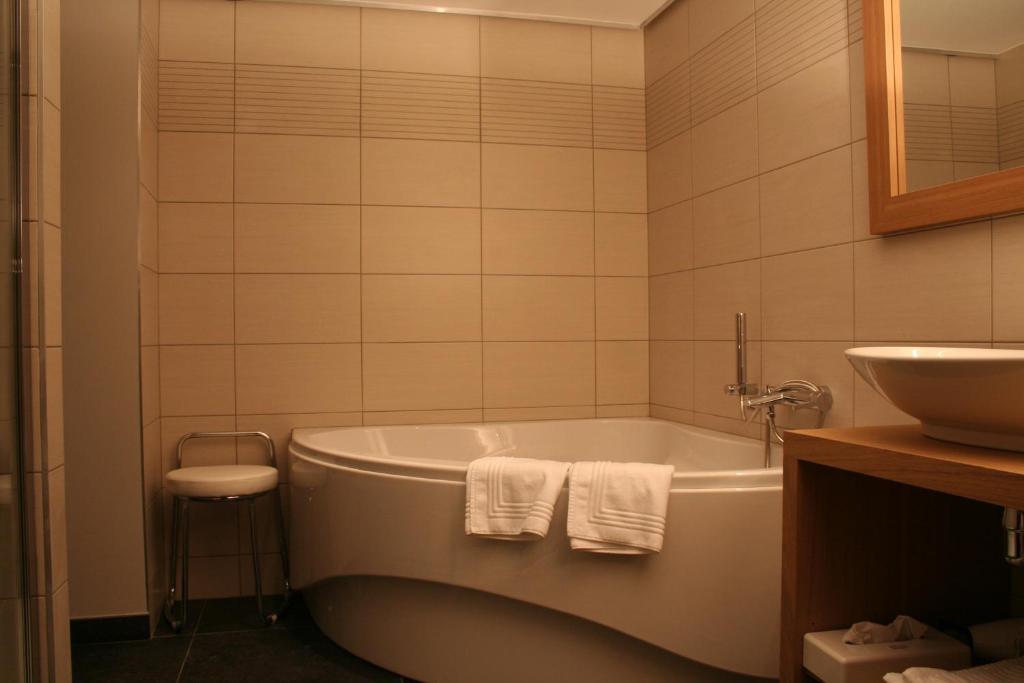 Hotel L'Ami Du Chambertin Thimister Room photo